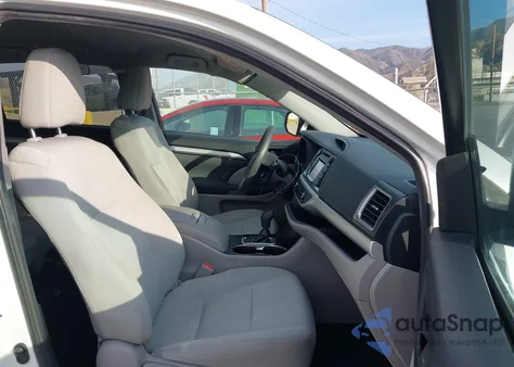 2019 Toyota Highlander Le z USA, uszkodzony, nr VIN 5TDZZRFH1KS326808